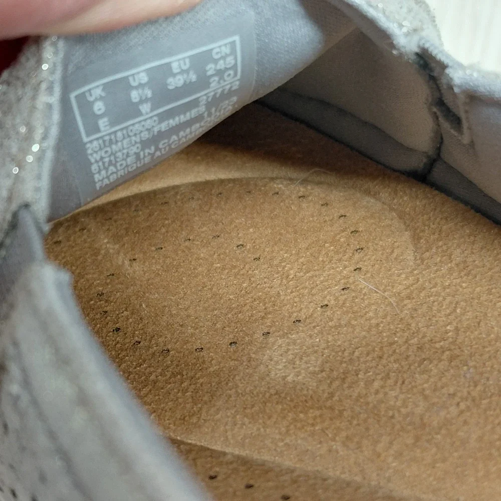 Clarks used excellent